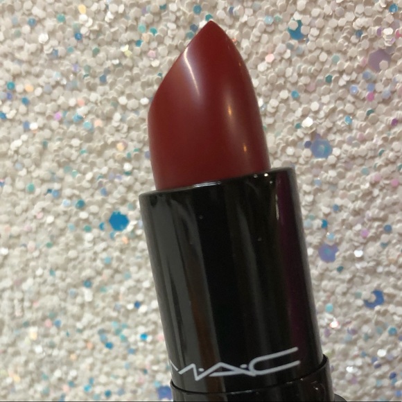 MAC Love Me Lipstick - Picture 5 of 16